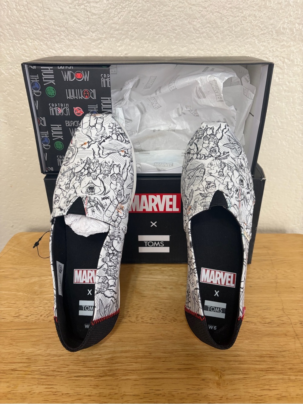 Toms x Marvel Women's Black & White Slip-On Marvel Concept Art Print Classic 6